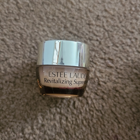 Brand new Estee lauder skincare - Picture 3 of 5